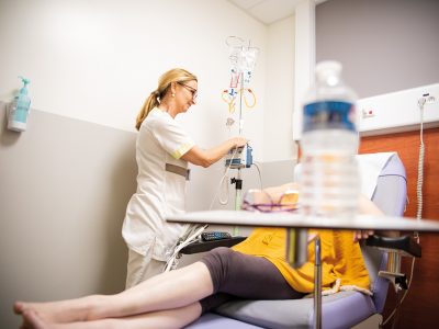 Pour 70 % des patientes atteintes d’un cancer du sein hormonodépendant, la chimio, c’est fini